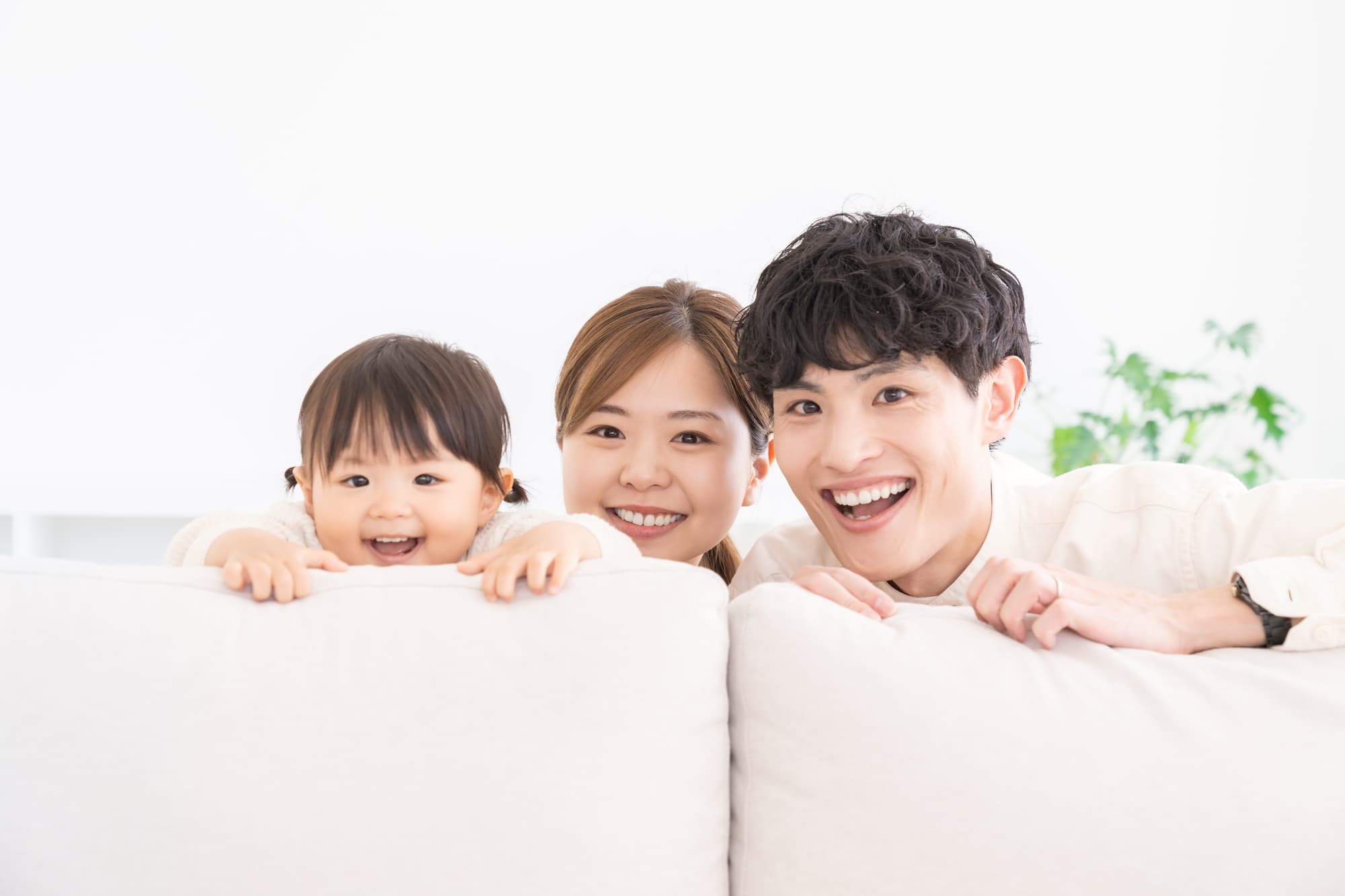 虫歯を治療して笑顔を見せる親子