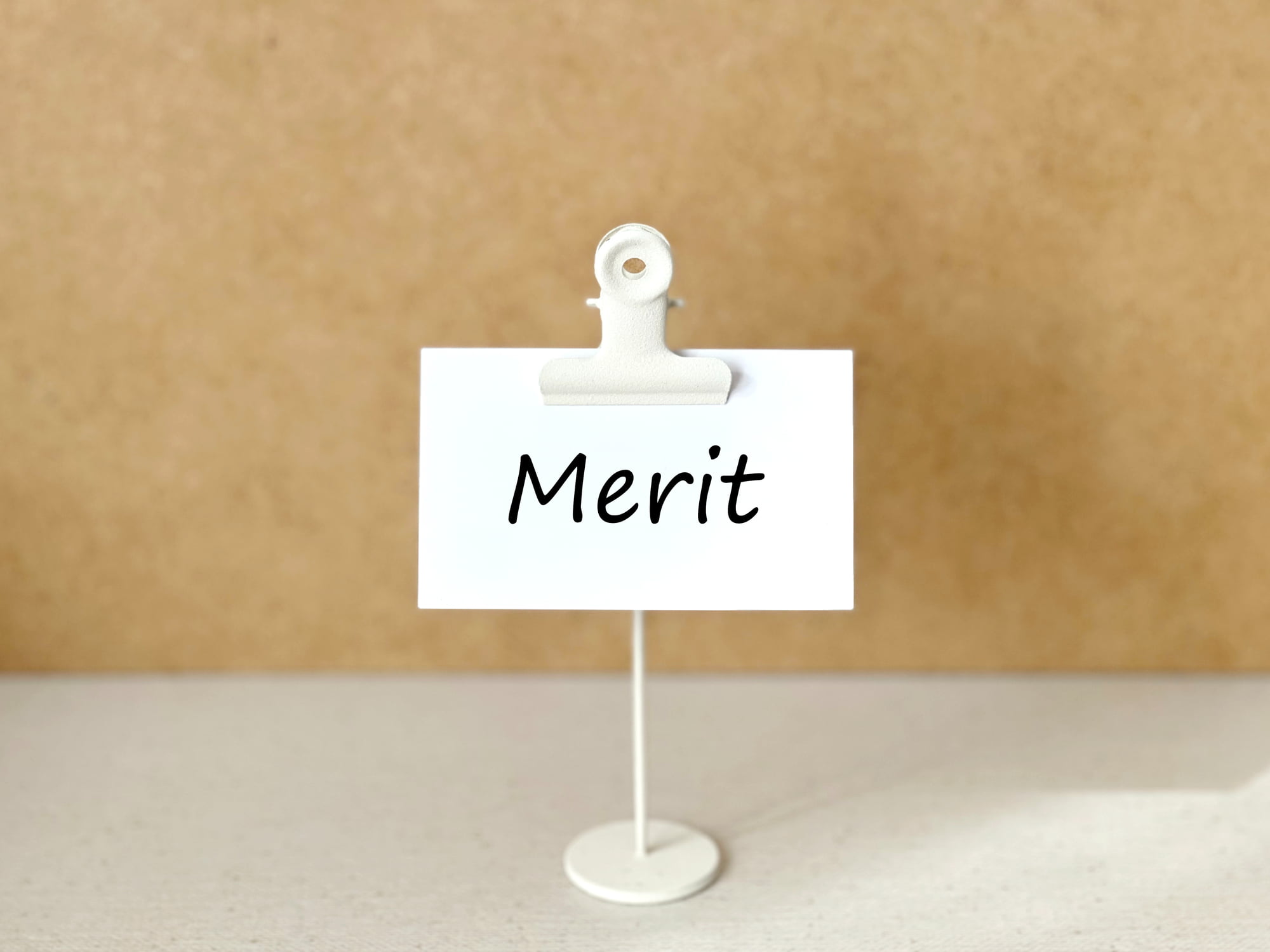 メリットと書かれたカード